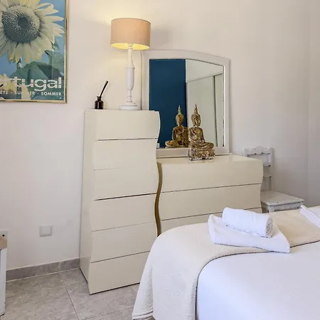 #398 Elegant Sea View W Balcony 1br
